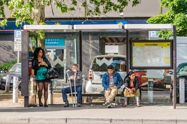 Berlin Germany Mai 2008 People Busstop Early Morning Waiting Arrival — Stock Photo, Image