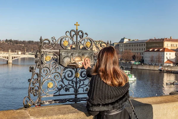 Prague République Tchèque 1Er Janvier 2020 Main Femme Dans Cadre — Photo