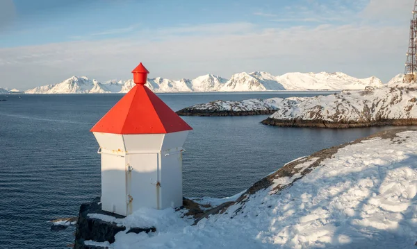 挪威Lofoten Henningsvaer著名渔村的小灯塔 — 图库照片