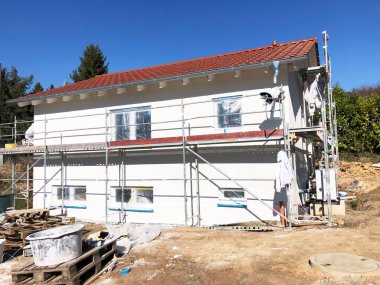 Bitmiş alçılı yeni inşaat alanı