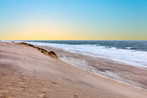秋天的西特落日 与大海 沙丘和空旷的海滩相映成趣 — 图库照片