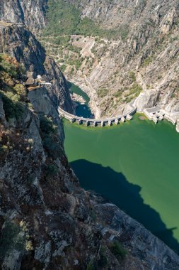 İspanya 'nın Salamanca kentinde Mirador de Iberdrola adlı Arribes del Duero kentindeki hidroelektrik santrali.