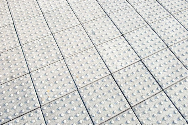 Geometrisches Muster Aus Grauen Bodenfliesen Mit Rutschhemmender Struktur Diagonaler Reihe — Stockfoto