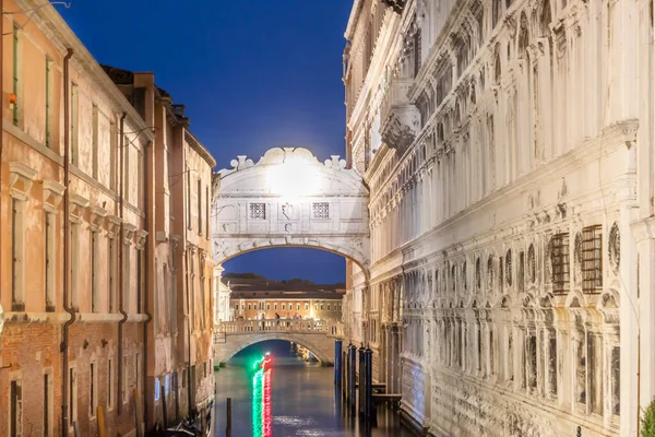 Gece Görüşünden Görüş Köprüsüne Eski Doges Sarayı Hapishanesine Venedik — Stok fotoğraf