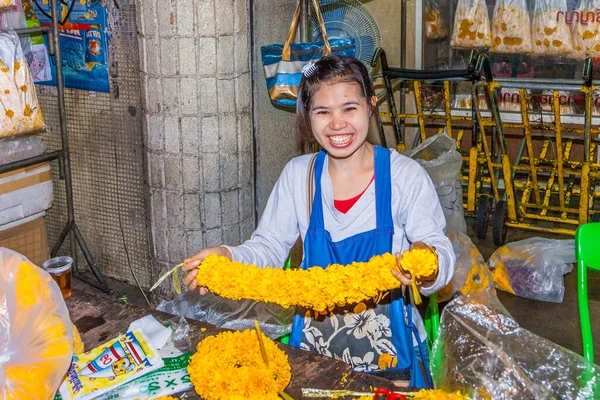 Bangkok Thailand Mei 2009 Ongeïdentificeerde Vrouw Verkoopt Bloemen Bloemenmarkt Pak — Stockfoto