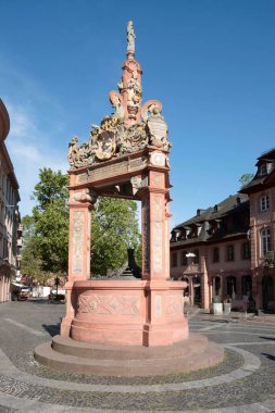 Mainz, Almanya 'daki tarihi eski pazar kare çeşmesine