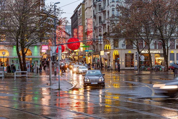 Vienna Austria December 2009 Rainy Weather Evening Reflection Street First — Stockfoto