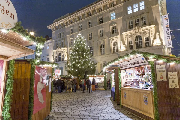 Vienna Austria December 2009 People Enjoy Christmas Market First District — Stockfoto