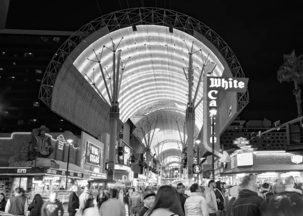 Las Vegas Usa Marca 2019 Fremont Street Wieloma Neonami Turystami — Zdjęcie stockowe