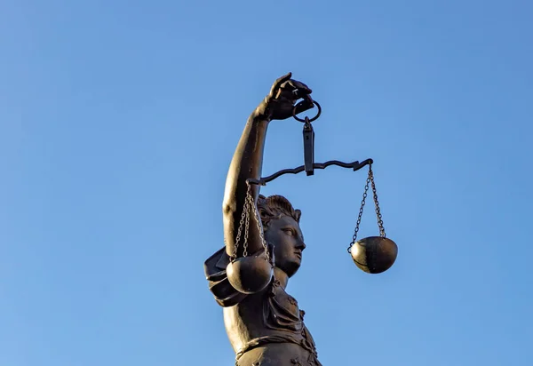 德国法兰克福 2023年2月28日 德国法兰克福的女性司法雕像 Justitia — 图库照片