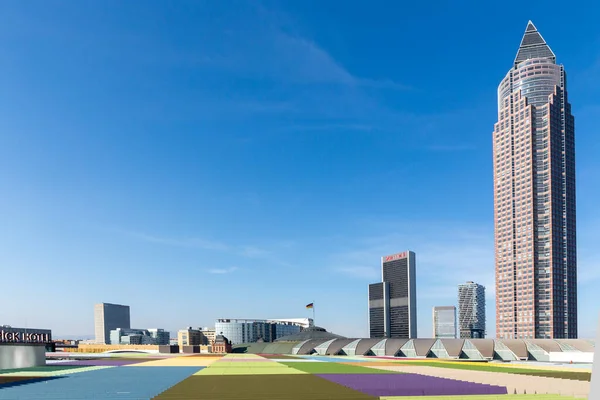 德国法兰克福 2023年3月3日 法兰克福的天际线及其摩天大楼在天际线广场的平台上被看到 — 图库照片