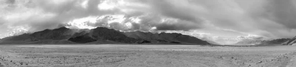 Пейзаж Долини Смерті Полудень Якими Хмарами — стокове фото