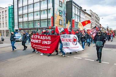 Wiesbaden, Almanya - 11 Mart 2023: insanlar Versammlungsgesetz - eng 'i değiştirmek için gösteri yapıyorlar. Almanya, Wiesbaden 'de montaj yasası. Siyaset kanunu keskinleştirecek ve Protestanlar da keskinleştirmeye karşı..