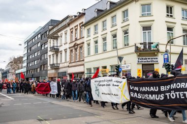 Wiesbaden, Almanya - 11 Mart 2023: insanlar Versammlungsgesetz - eng 'i değiştirmek için gösteri yapıyorlar. Almanya, Wiesbaden 'de montaj yasası. Siyaset kanunu keskinleştirecek ve Protestanlar da keskinleştirmeye karşı..