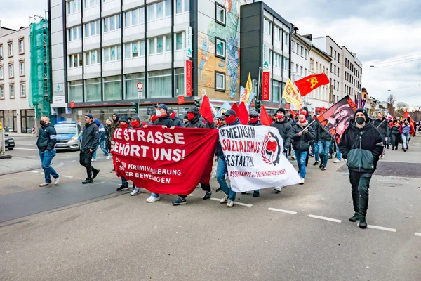 威斯巴登 2023年3月11日 人们举行游行示威 要求改变凡尔姆伦盖兹 集会法 德国威斯巴登 政治将使法律更加锐利 新教徒反对法律的锐化 — 图库照片