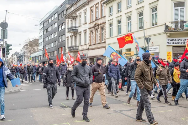 威斯巴登 2023年3月11日 人们举行游行示威 要求改变凡尔姆伦盖兹 集会法 德国威斯巴登 政治将使法律更加锐利 新教徒反对法律的锐化 — 图库照片