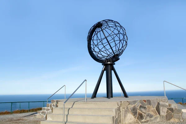 挪威北开普 2017年9月25日 北开普的环球纪念碑 环球纪念碑是北开普省拍摄得最多的物体 北开普省是欧洲最北端 免版税图库图片