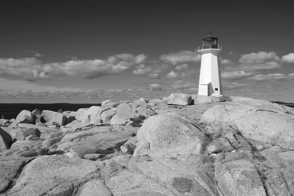 位于加拿大新斯科舍省佩吉斯湾的著名灯塔 — 图库照片