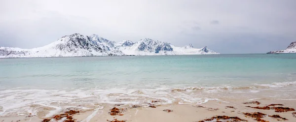 Γραφική Θέα Στον Παγωμένο Ωκεανό Στα Νησιά Lofoten Της Νορβηγίας — Φωτογραφία Αρχείου