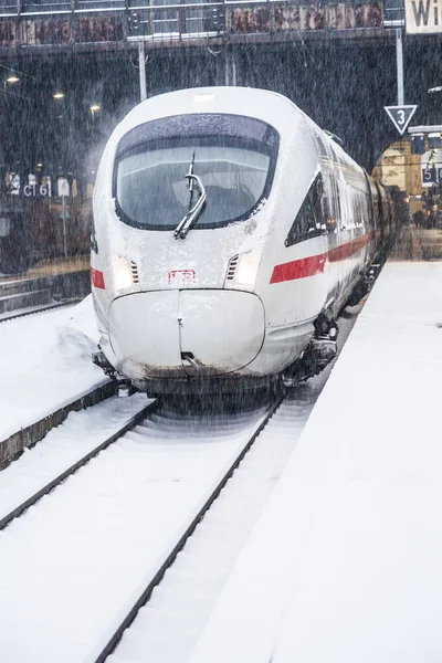 Wiesbaden Germany December 2009 Snowfall Train Station Wiesbaden High Speed — Stock Photo, Image