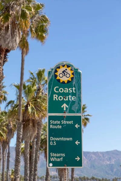 サンタバーバラ 2019年3月16日 海岸線のルートの方向を示す自転車観光客のためのサンタバーバラの看板 — ストック写真