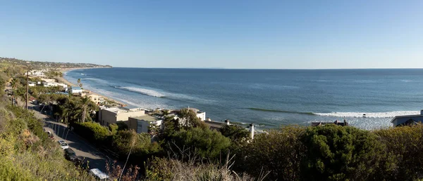 美国马里布 2019年3月16日 美国加利福尼亚州马里布风景秀丽的海滩上的木制支撑杆上的漂亮房屋 — 图库照片