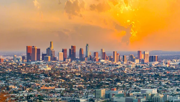 美国旧金山 2019年3月18日 美国洛杉矶的天空在夏日的烟雾中出现 — 图库照片