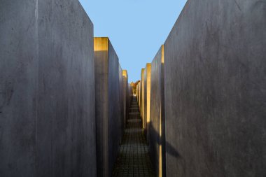 Berlin, Almanya - 17 Kasım 2014: Görünüm Yahudi Soykırım anıtı, Berlin, Almanya