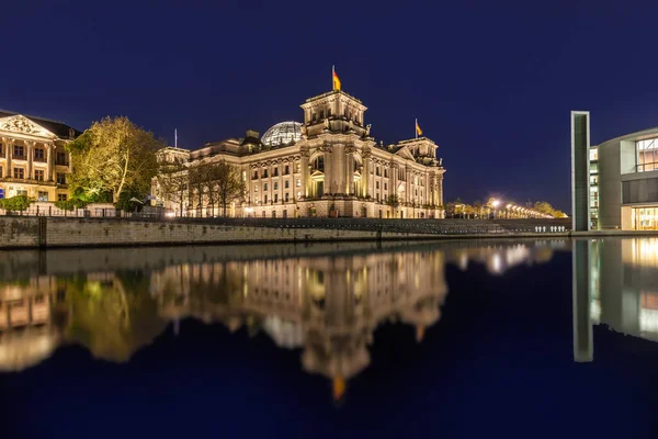 Het Duitse Kanseliersgebouw Het Regeringsdistrict Berlijn Nachts Het Paul Loebe — Stockfoto