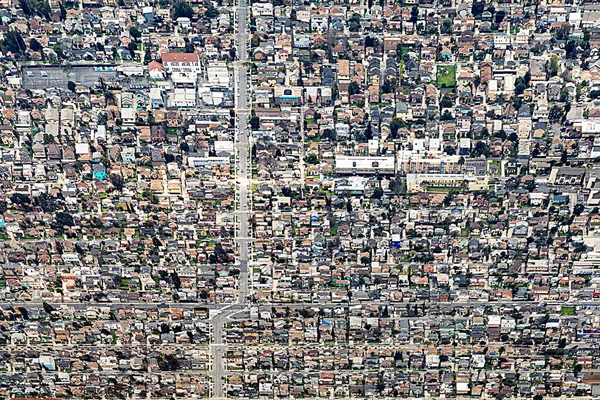 Evleri Sokakları Dikdörtgen Biçiminde Olan Los Angeles Şehrine Doğru Hava — Stok fotoğraf