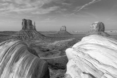 ABD 'deki ziyaretçi merkezinden görülen anıt vadisinin manzaralı manzarası