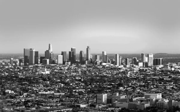 ロサンゼルス 2019年3月18日 夏の日にスモッグでロサンゼルスのスカイライン — ストック写真