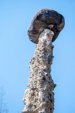Zone Piramitleri, Cislano, İtalya