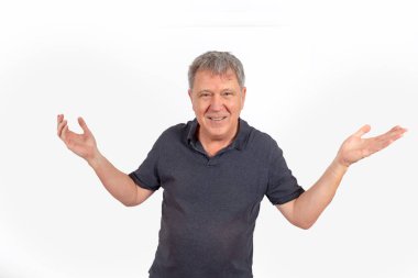 Mutlu ve olgun bir adamın portresi.