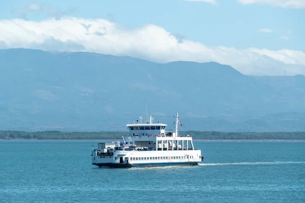 코스타리카의 푼타레나스 2022 루카스 여객선 푼타레나스와 플라야나란 사이를 운항하다 — 스톡 사진