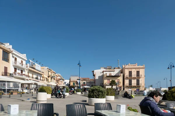 Фелло Италия Февраля 2023 Года Люди Отдыхающие Площади Центре Фелло — стоковое фото