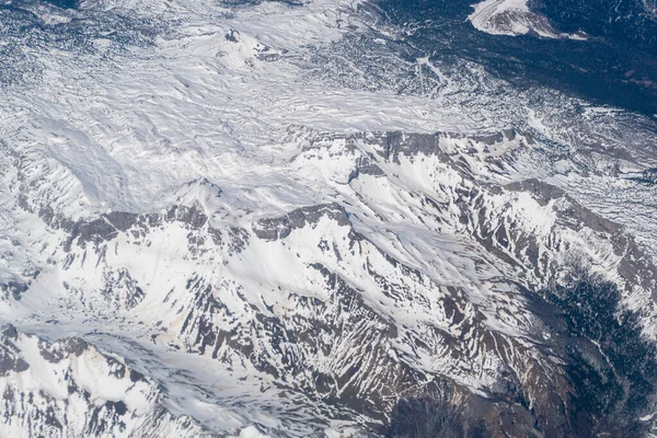 在法国边境的风景秀丽的可再生能源景观西班牙 雪峰覆盖 — 图库照片