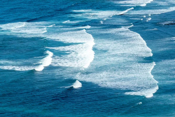 Vzor Harmonických Vln Spémem Pláži — Stock fotografie