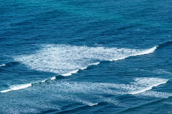 Шаблон Гармонических Волн Шпоном Пляже — стоковое фото