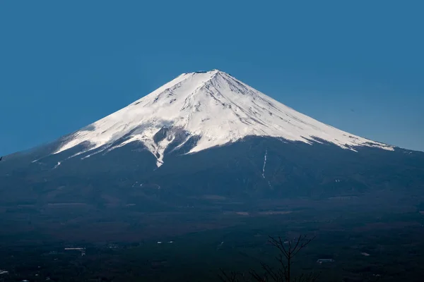 Japonya Açık Mavi Gökyüzünün Altında Fuji Dağı Karla Kaplı — Stok fotoğraf