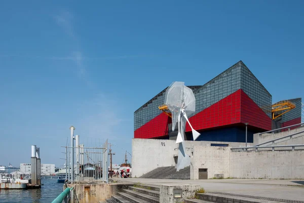 2023年4月4日大阪の水族館海遊館 大阪湾に近い大阪府大阪市港区に位置する 世界最大級の公共水族館です — ストック写真
