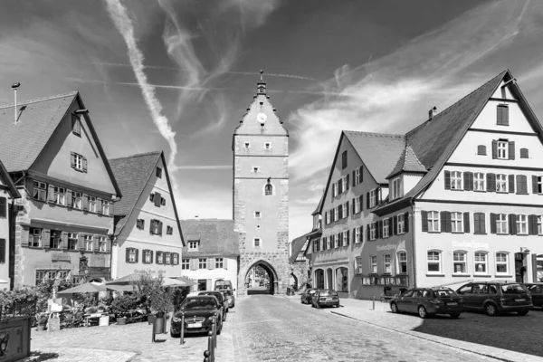 ドイツのディンケルスブール2009年7月29日 中世後期の都市ディンケルスブールとドイツの木造家屋 ヘンリー5世によって要塞化されたディンケルスビューエルは 1305年にウルムと同じ自治体の権利を得た — ストック写真
