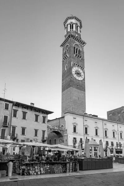 Verona Italy August 2009 People Visit Old Medieval Town Verona — Stock Photo, Image