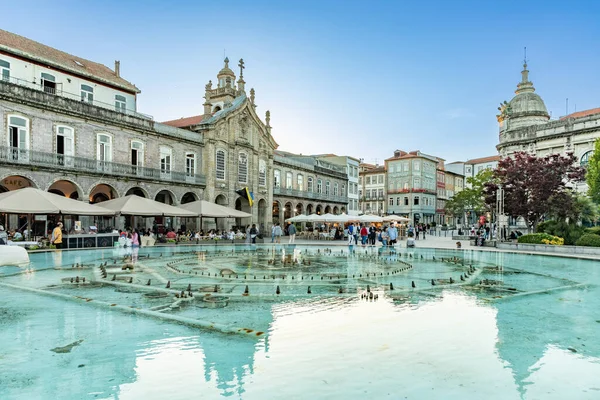 葡萄牙布拉加 2023年5月1日 葡萄牙布拉加历史中心的共和国实践日落 并在喷泉中反射 — 图库照片
