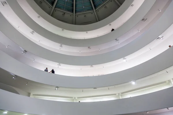 Nowy Jork Usa Lipca 2010 Słynnym Muzeum Guggenheima Krętą Konstrukcją — Zdjęcie stockowe