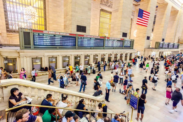 2010年 平成22年 7月10日 ニューヨークのラッシュ時に通勤客や観光客の視界が中央駅に氾濫 — ストック写真