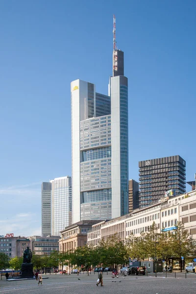 德国法兰克福 2009年10月9日 位于法兰克福的现代化摩天大楼 商业银行塔 位于市中心广场 — 图库照片