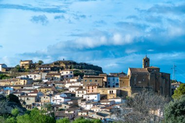 İspanya 'nın manzaralı dağ köyü Murillo de gallego' ya bakın.