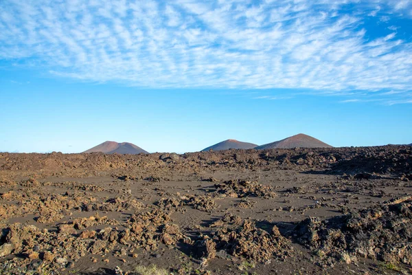 西班牙兰萨罗特Timanfaya国家公园有火山口景观的冷熔岩的细节 — 图库照片