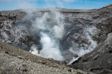 Japonya 'da aktif volkan krateri Aso Caldera
